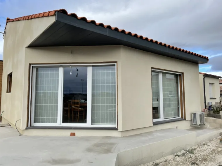 Projection sur maison neuve en isolation bois vers Pia, Rivesaltes, Roussel Façade